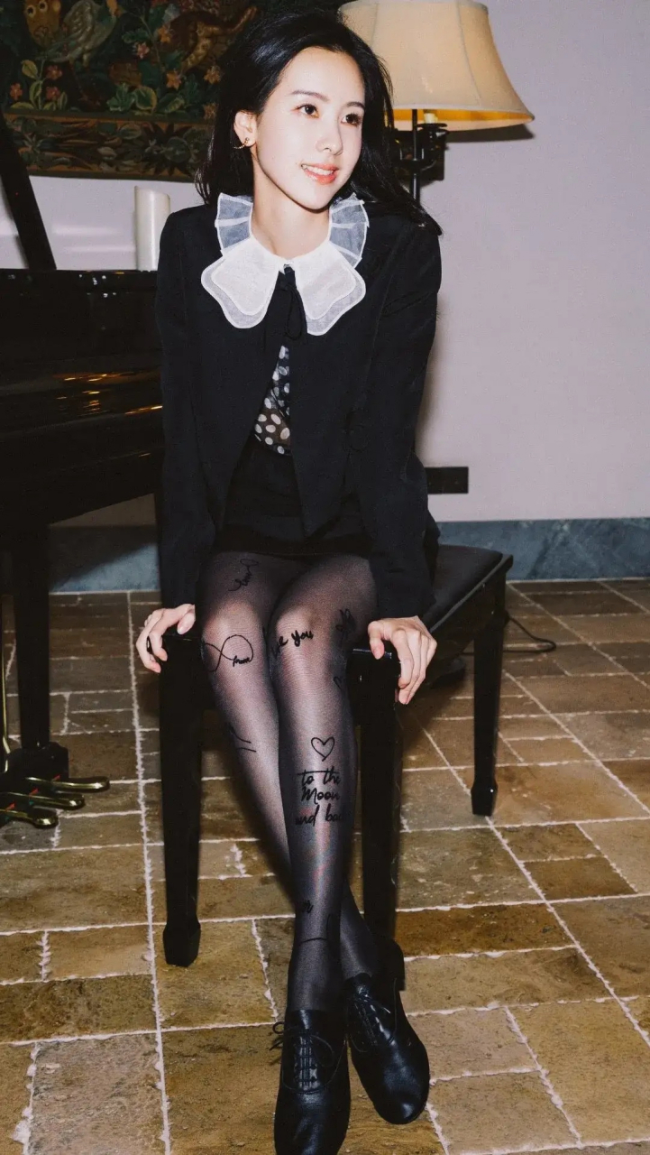 Black Silk School Girl (The school girl has been locked in the small black room for 5 years)